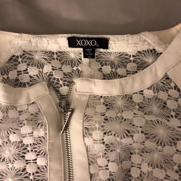 Lace pattern jacket - Picture 2 of 3